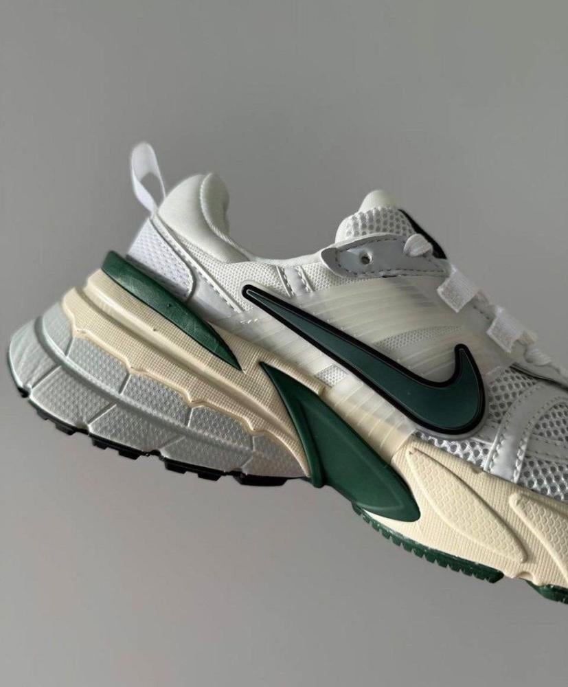 حذاء نايكي Nike V2k white&green