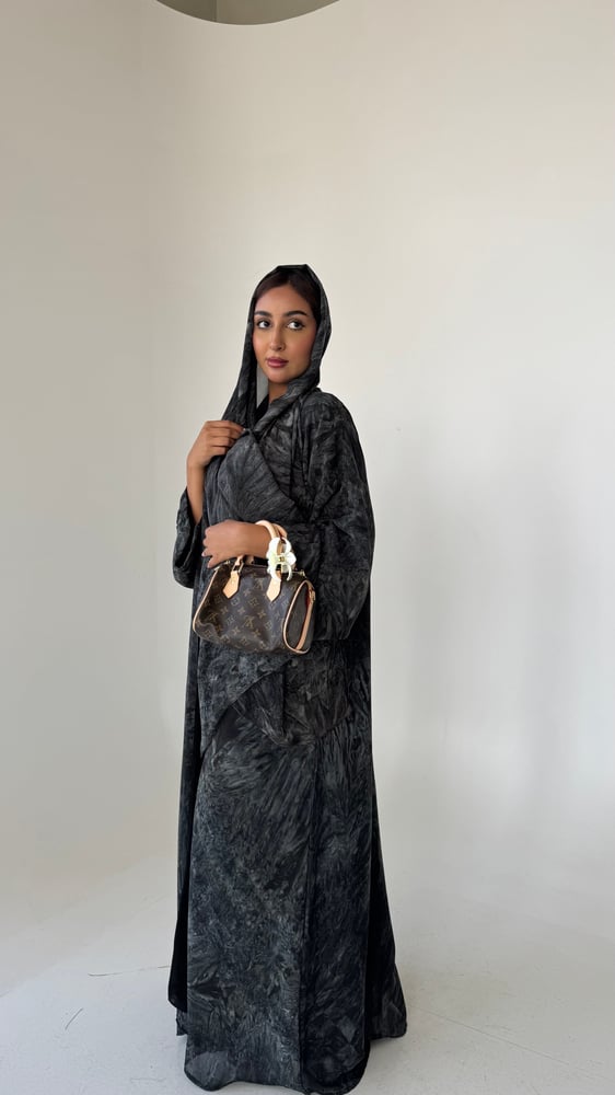 عباية يومية لون رمادي