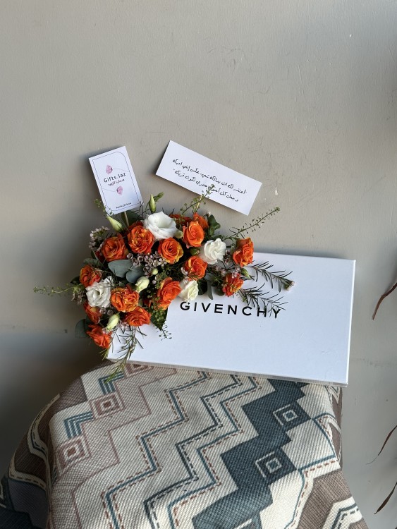 شماغ جيفنشي + ورد | Givenchy shemagh + flowers