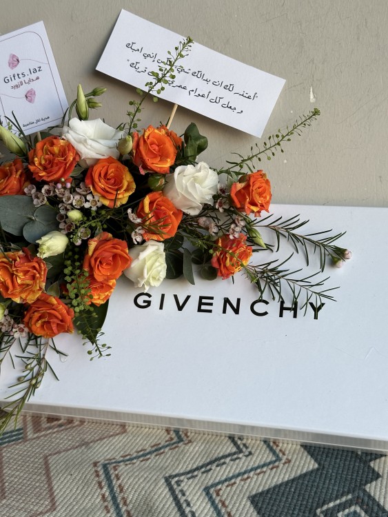 شماغ جيفنشي + ورد | Givenchy shemagh + flowers