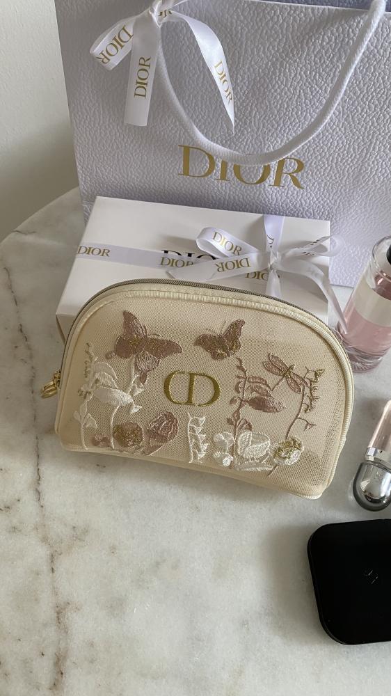 شنطه ميك أب Dior