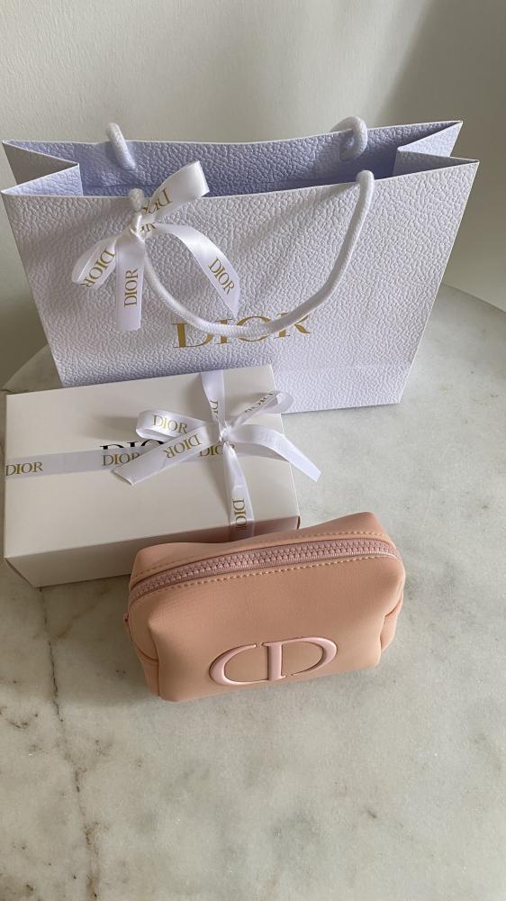 حقيبه ميك اب DIOR