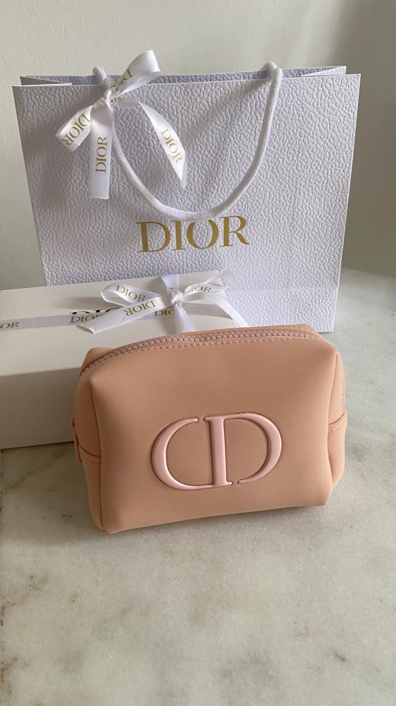 حقيبه ميك اب DIOR