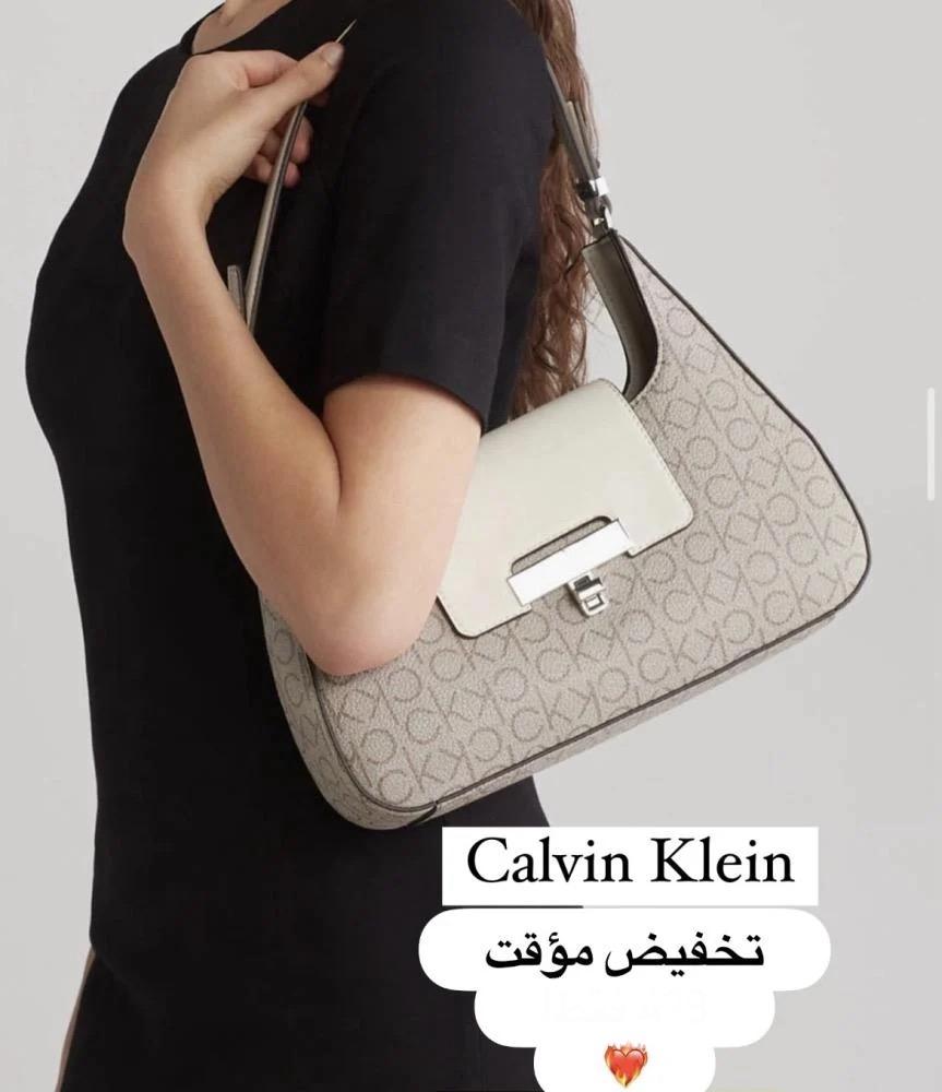 شنطة من كالفن كلاين