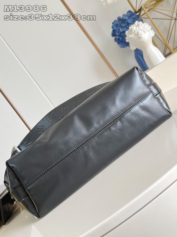 لوي فيتون vagbond hobo مقاس 35 cm