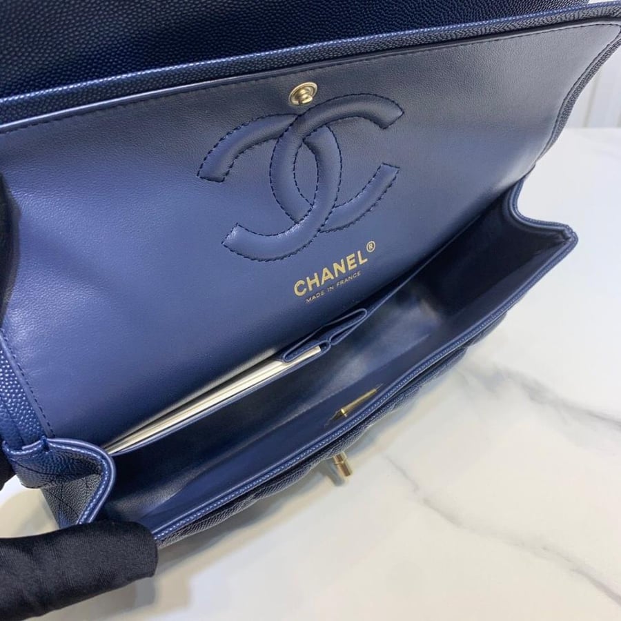 Chanel Classic Medium size 25cm
