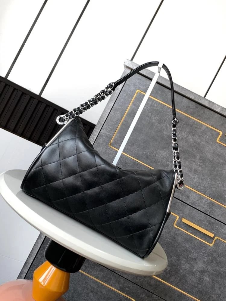 شانيل vintage hobo مقاس 30 cm