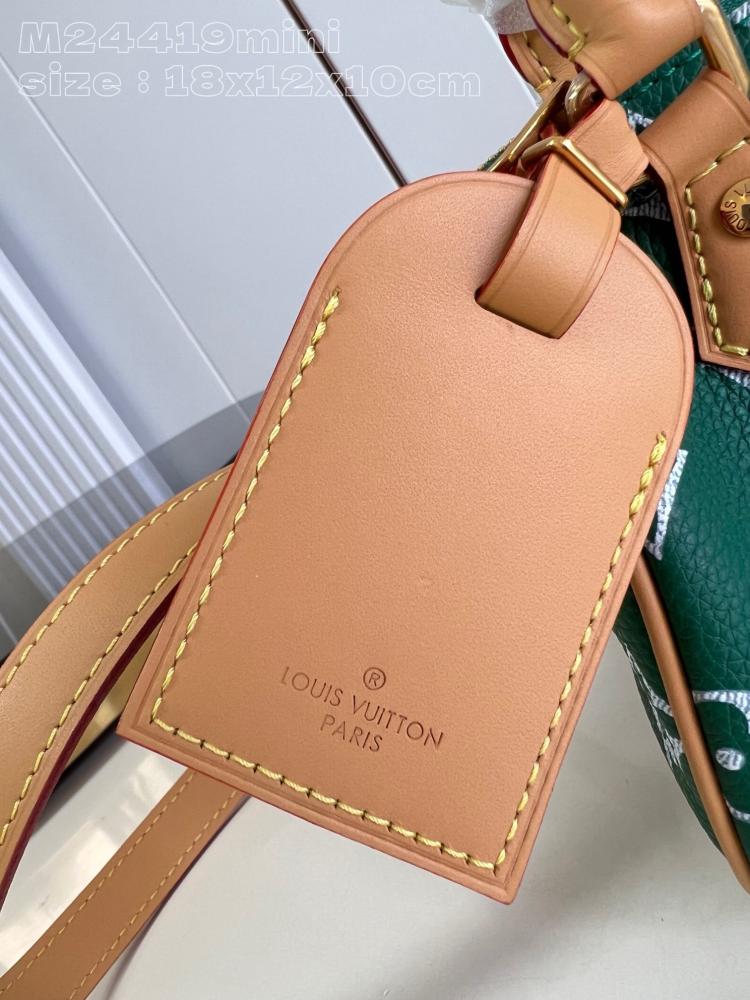 Louis Vuitton Speedy Bandoulière size 18cm