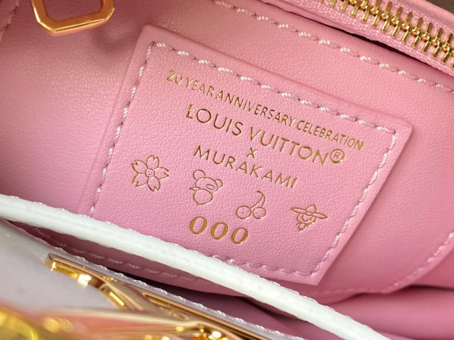 Louis Vuitton Capucines size 21cm