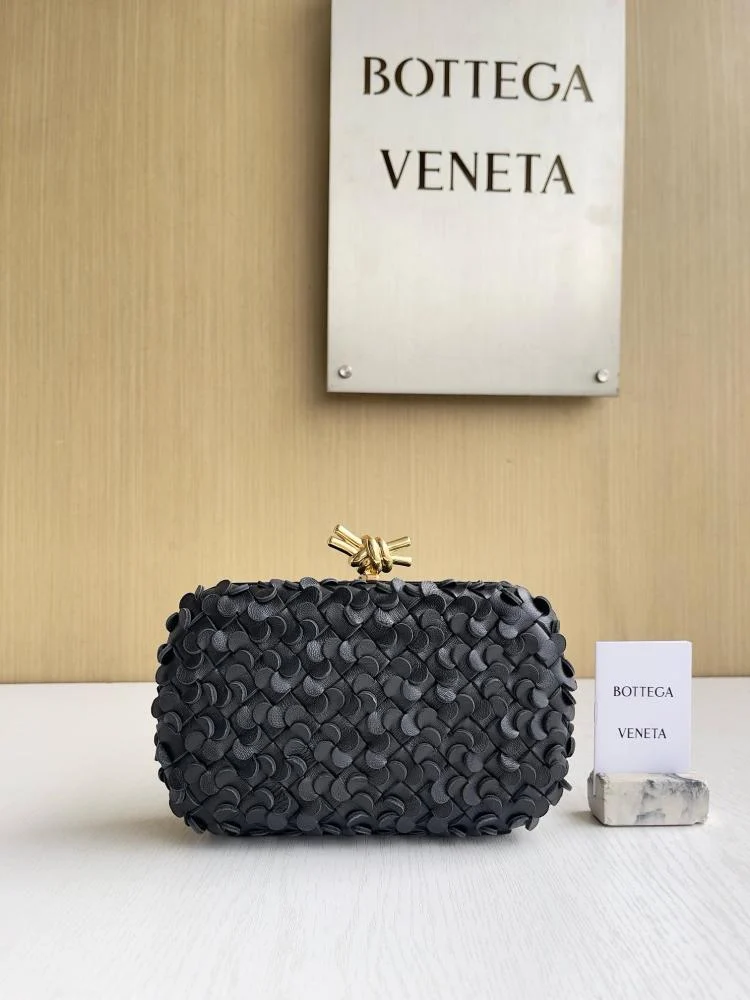 Knot Boutique size 20.5cm
