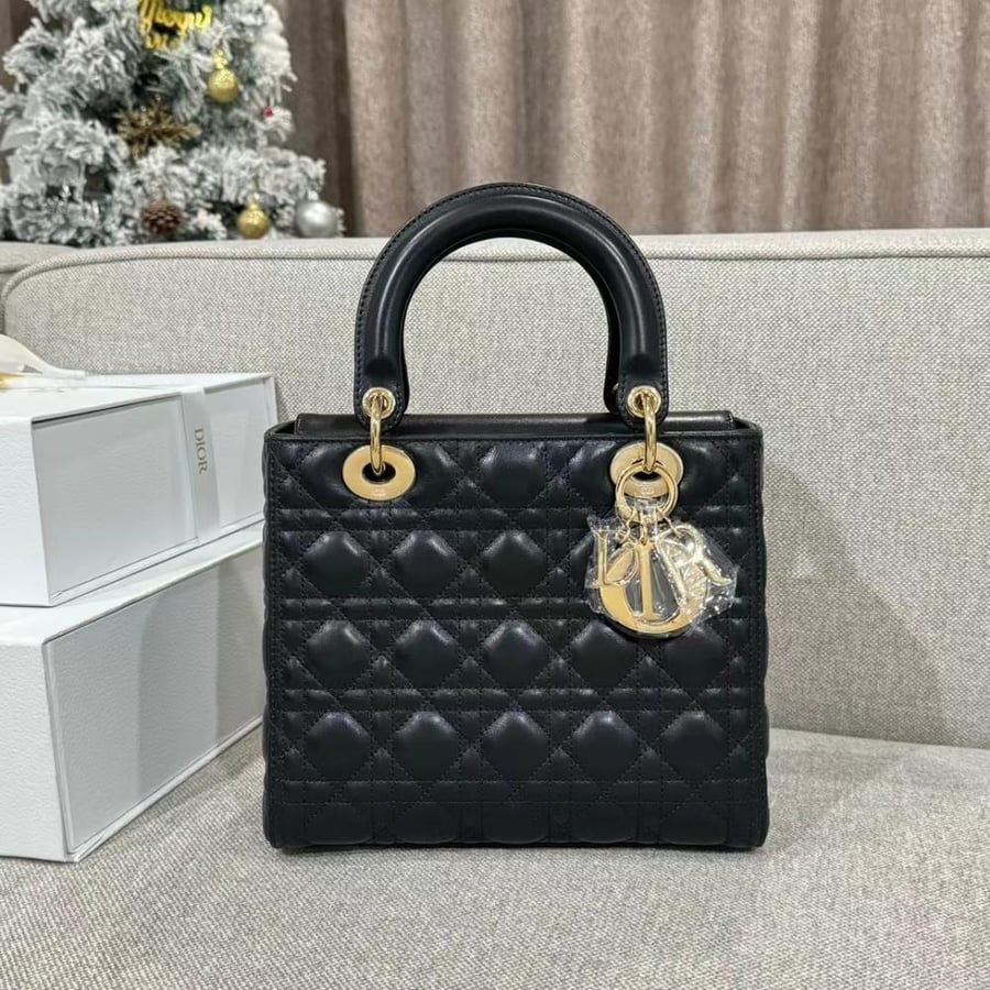 شنطة ديور سوداء
