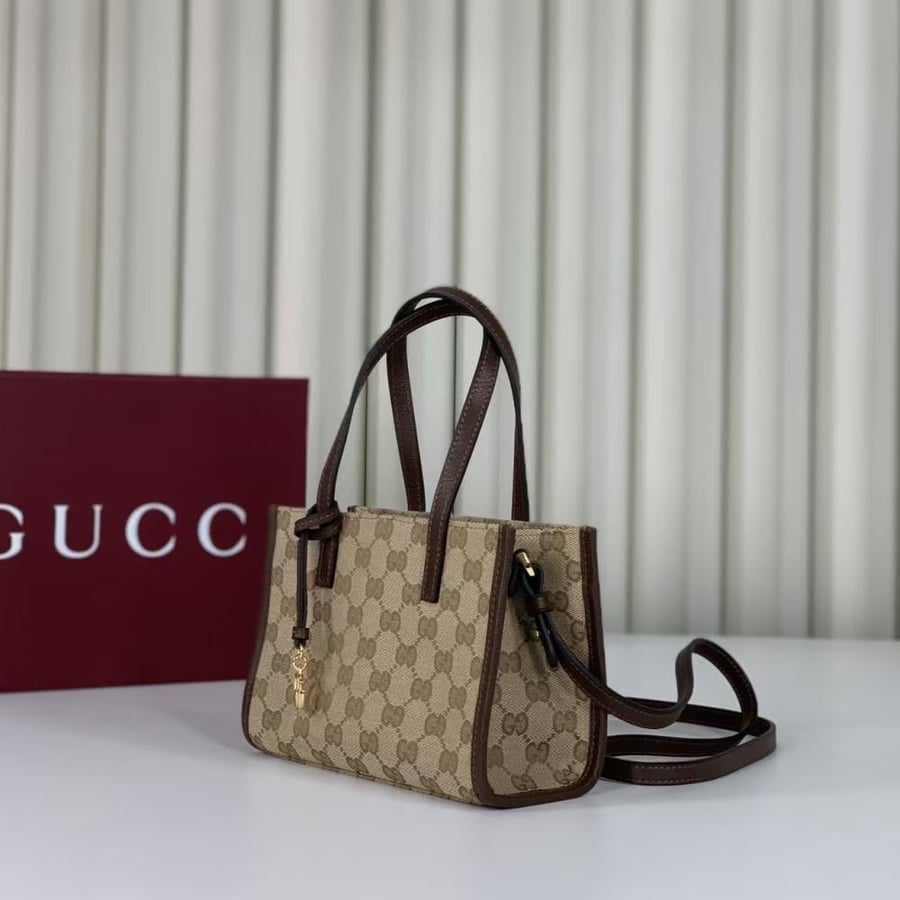 شنطه قوتشي مقاس 20cm