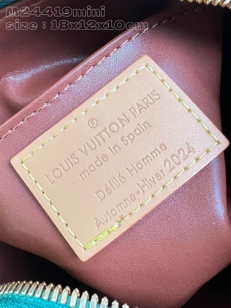 Louis Vuitton Speedy Bandoulière size 18cm