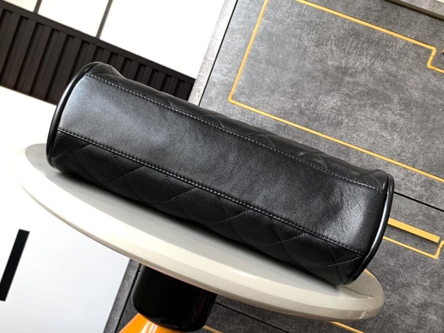 شانيل vintage hobo مقاس 30 cm