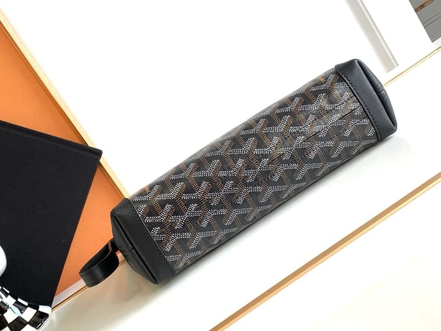 Goyard Conti pouch size 24cm