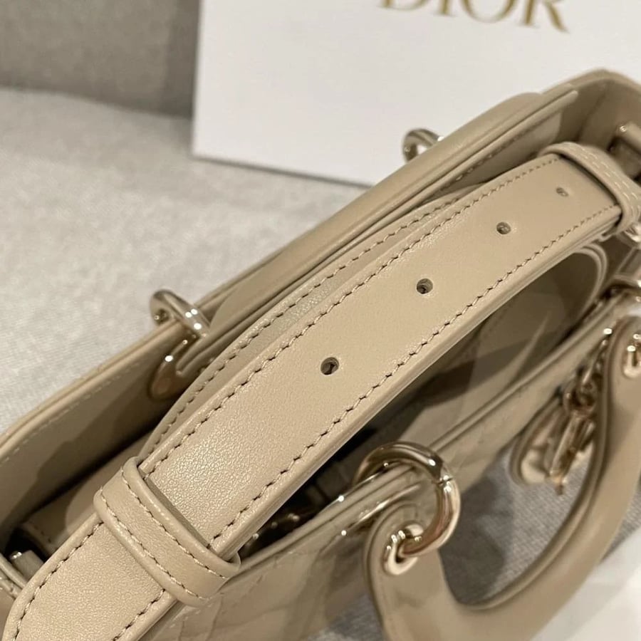 Dior small beige bag, size 26 cm