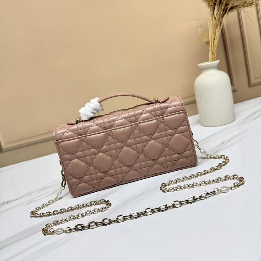ديور مقاس 21