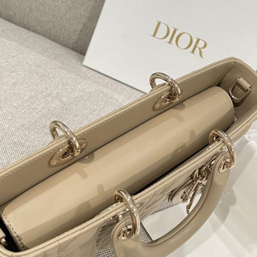 Dior small beige bag, size 26 cm