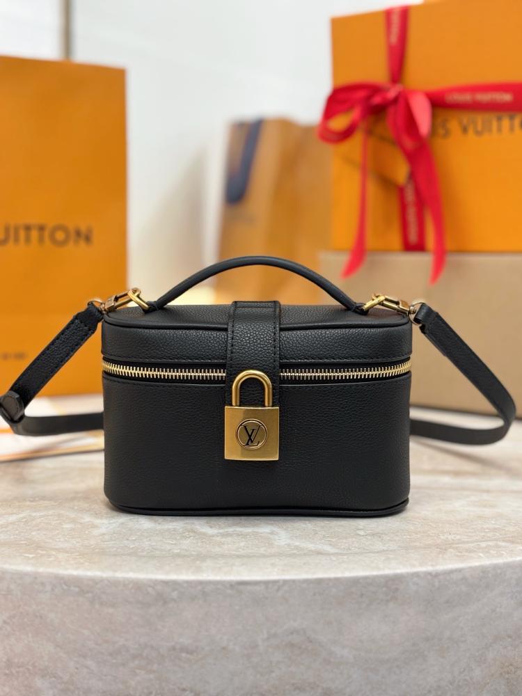 لوي فيتون Vanity Chain Pouch مقاس19cm