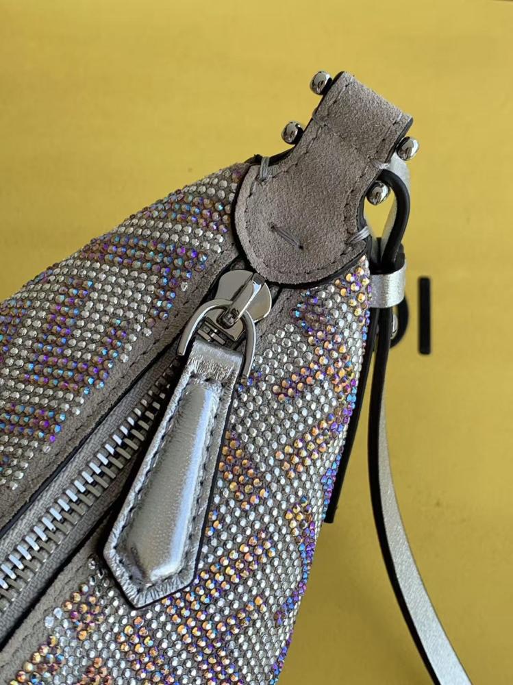شنطه فندي مقاس 20cm