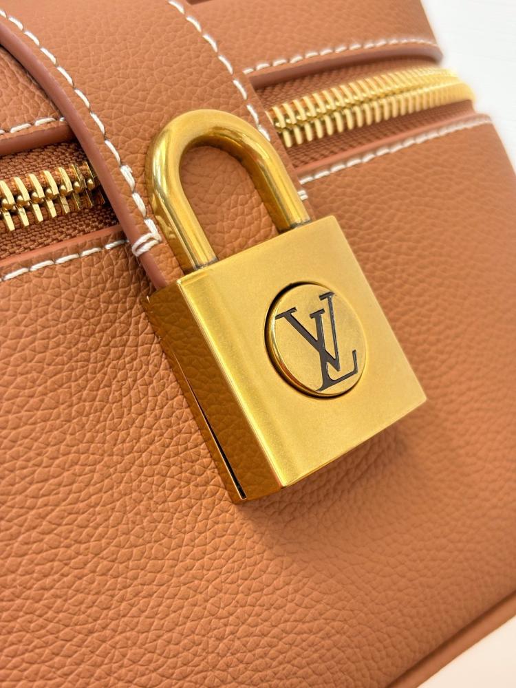 لوي فيتون Vanity Chain Pouch مقاس19cm