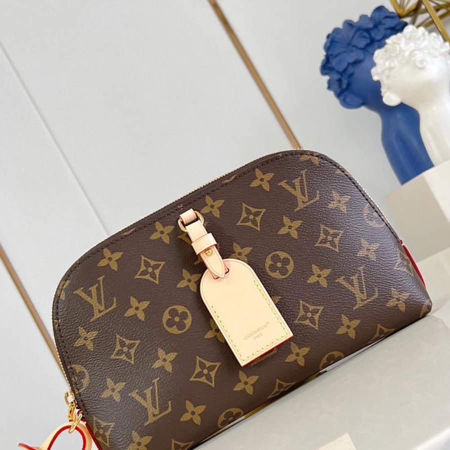 لوي فيتون  مقاس 24.5cm
