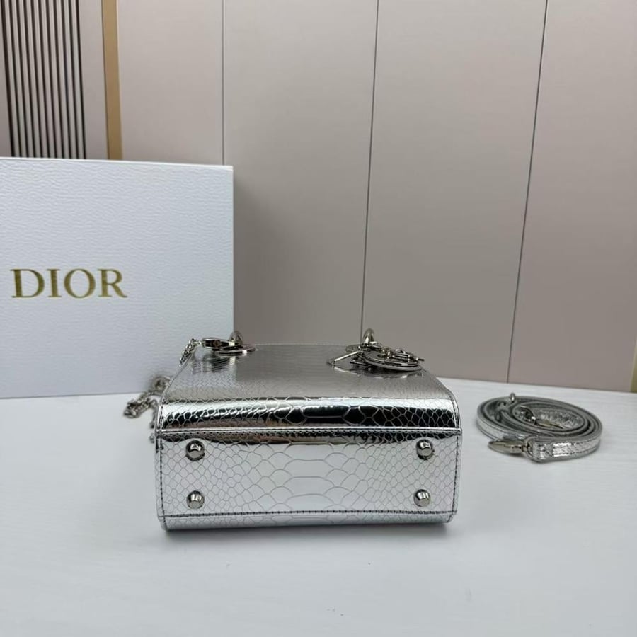 Diors size 17