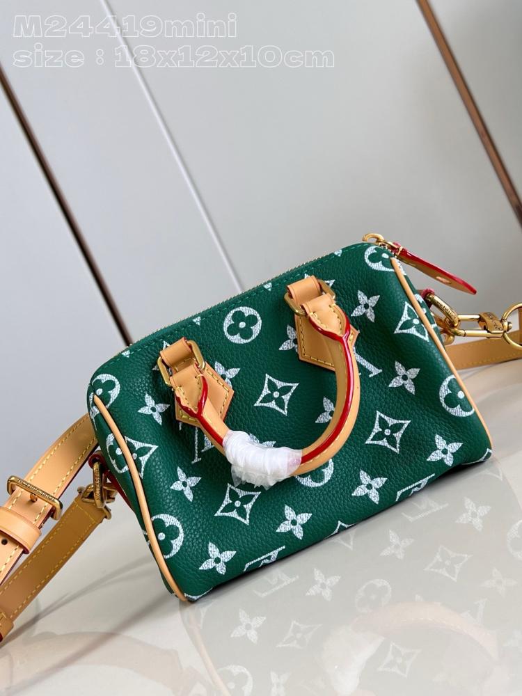 Louis Vuitton Speedy Bandoulière size 18cm
