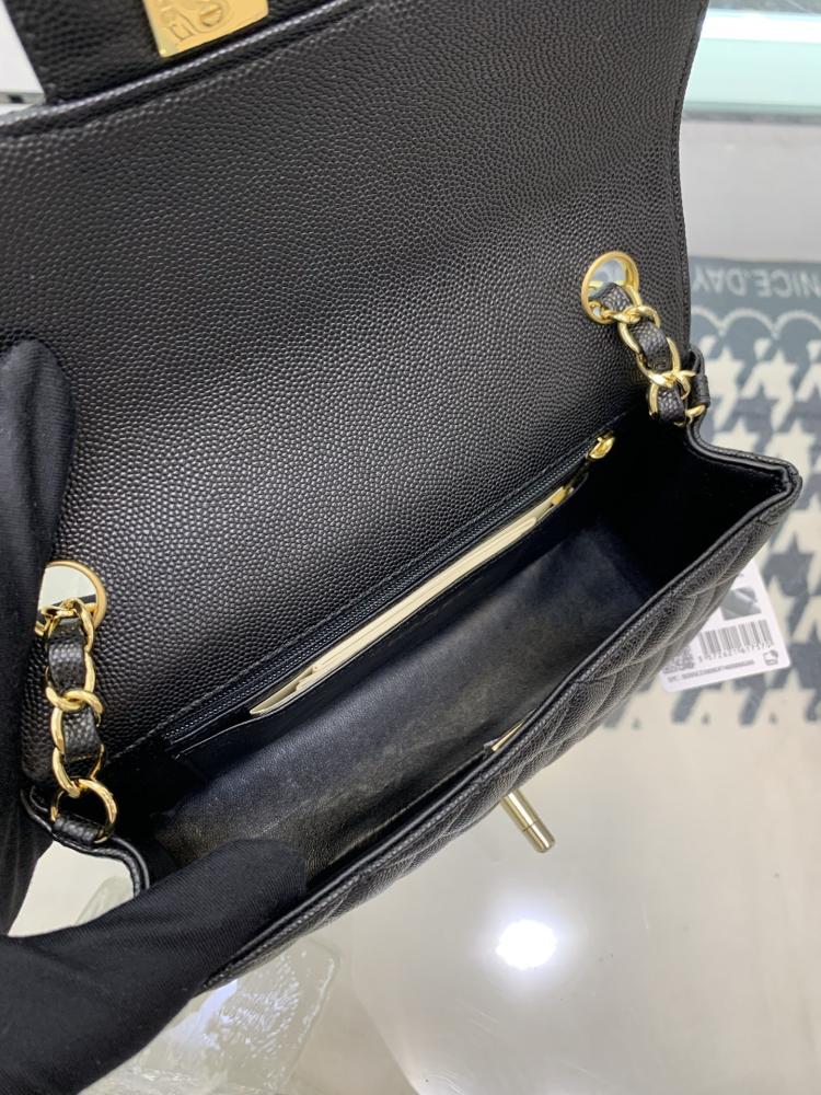 Chanel Classic size 20cm