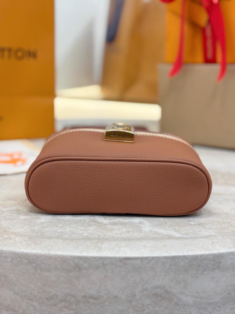 لوي فيتون Vanity Chain Pouch مقاس19cm