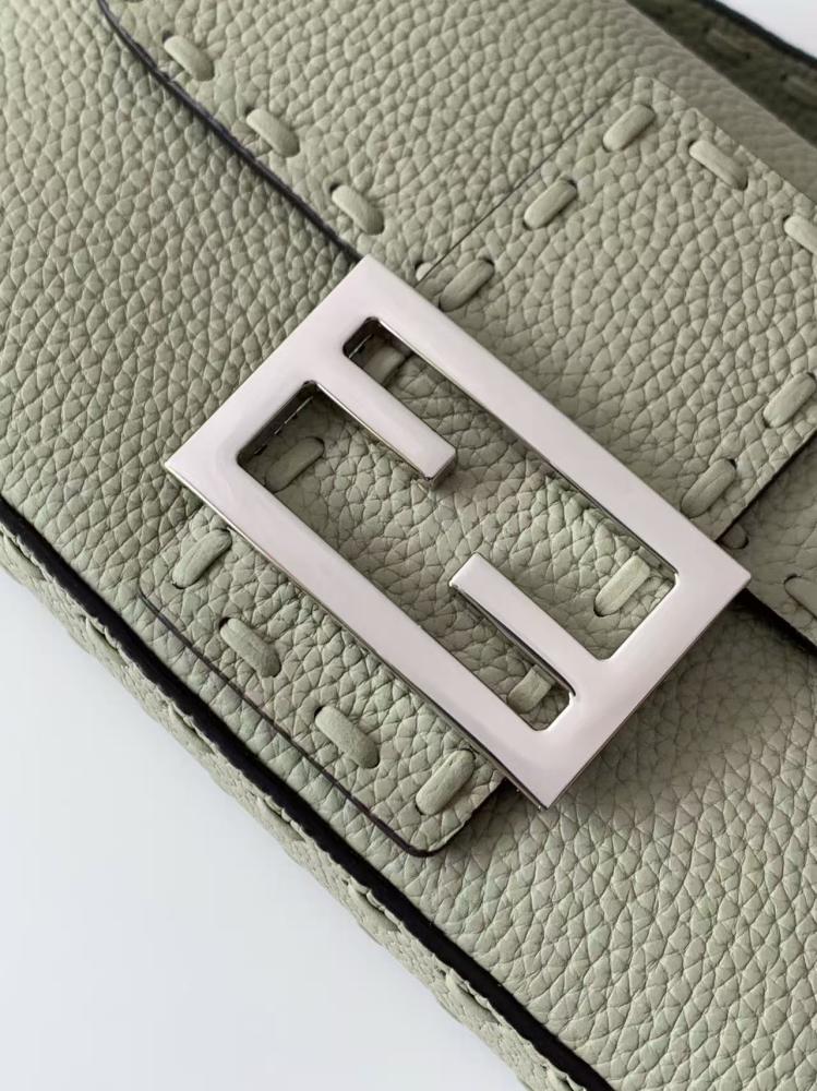 Fendi baget size 20cm
