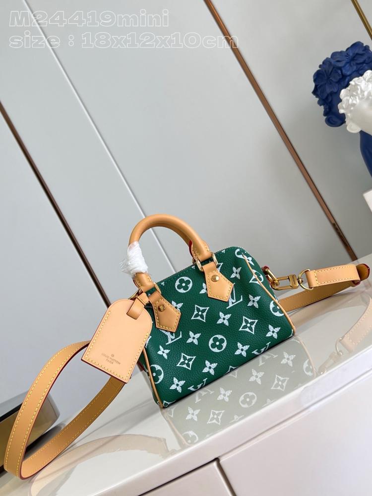 Louis Vuitton Speedy Bandoulière size 18cm