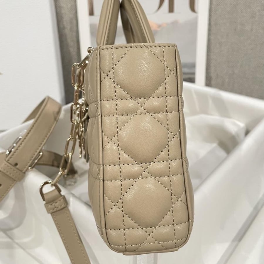 Dior small beige bag, size 26 cm