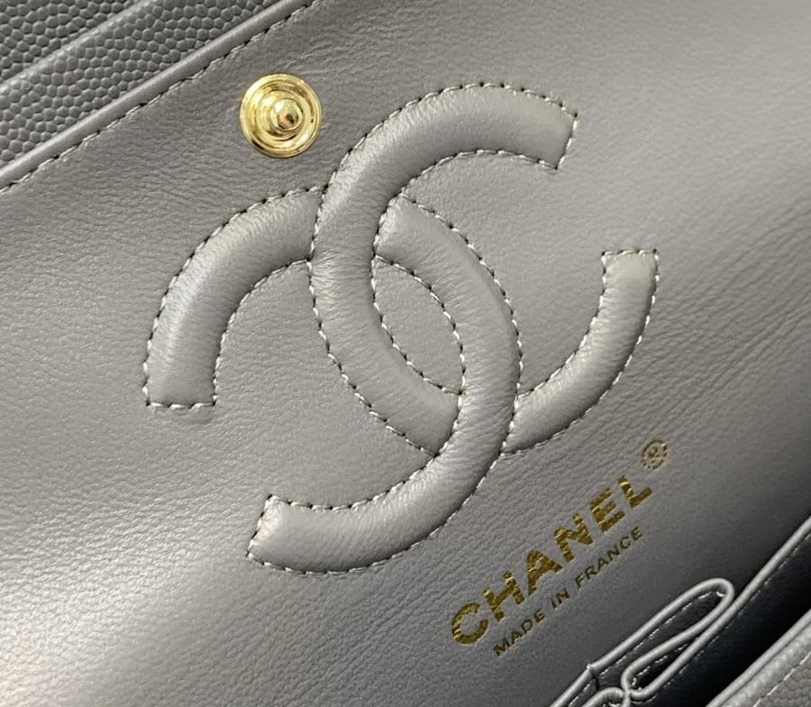 Chanel Classic size 20cm