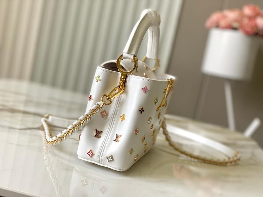 Louis Vuitton Capucines size 21cm