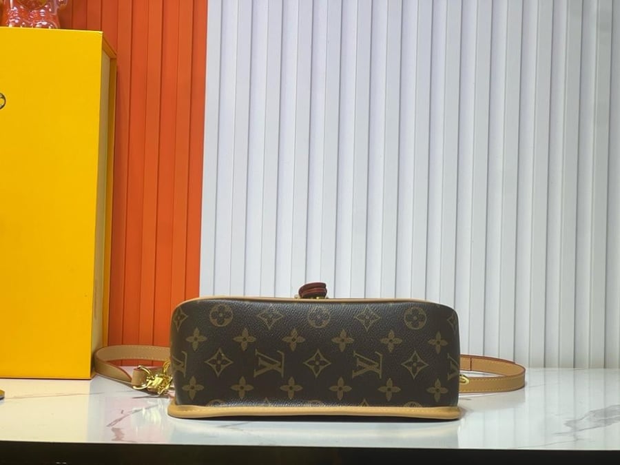 لويس فيتون مقاس24cm