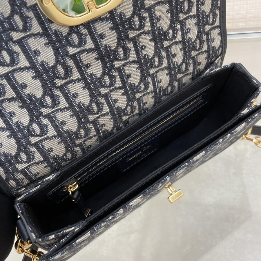 ديور ‏DIOR BOBBY East-West مقاس 22cm