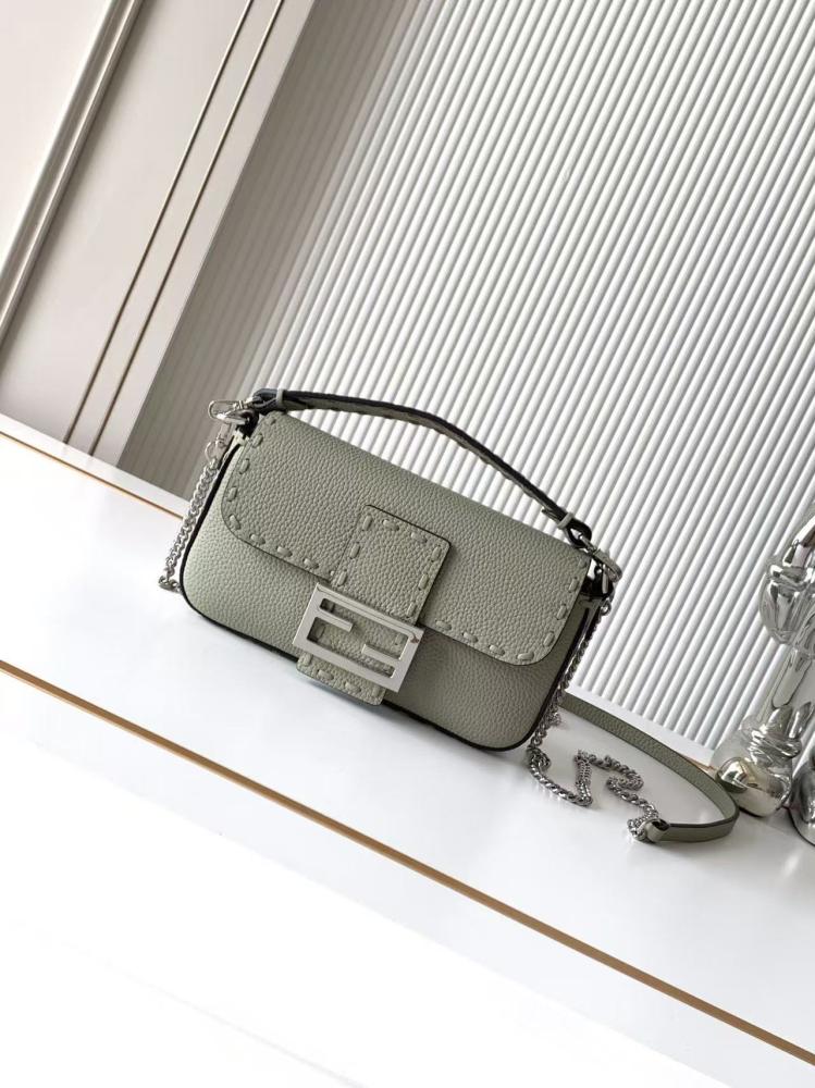 Fendi baget size 20cm