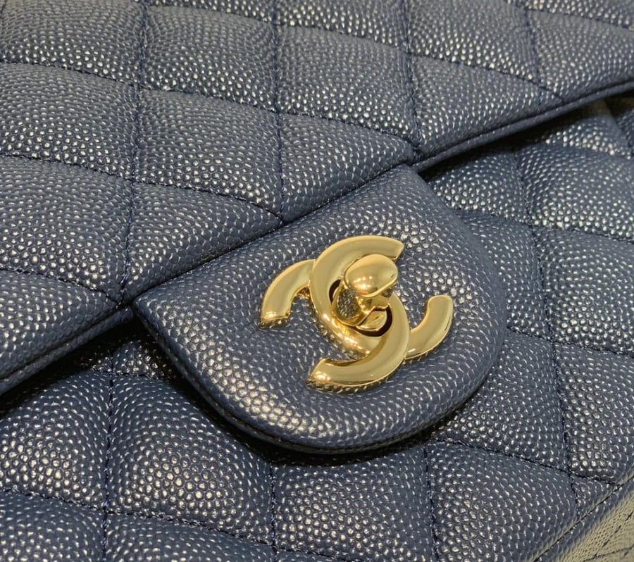 Chanel Classic Medium size 25cm