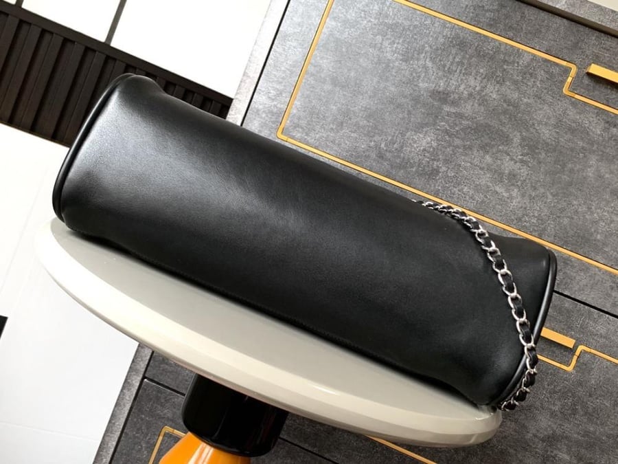 شانيل vintage hobo مقاس 40 cm