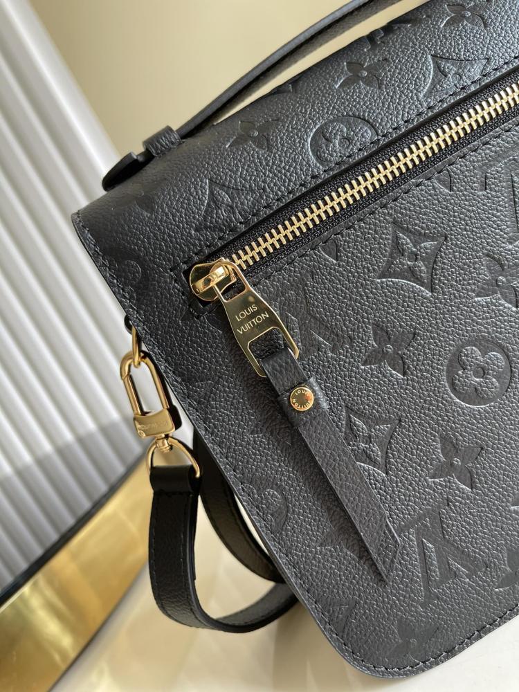 لوي فيتون ‏ Pochette Métis مقاس25cm
