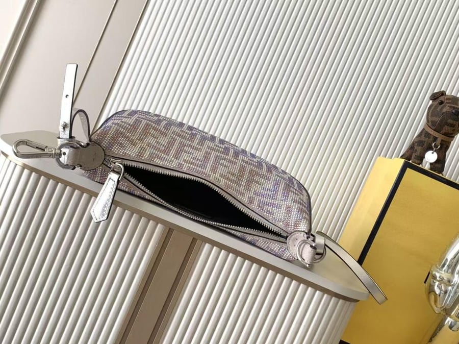 شنطه فندي مقاس 20cm