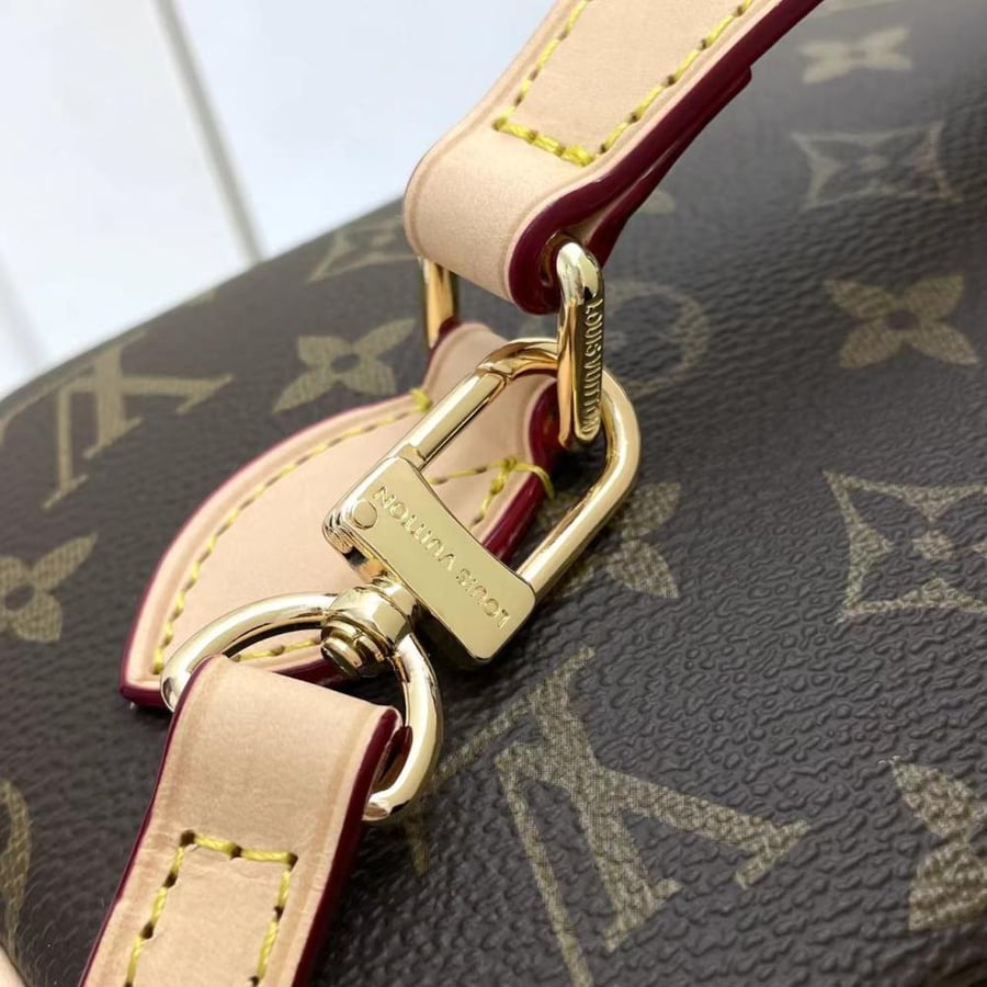 لويس فيتون مقاس24cm(كبير)
