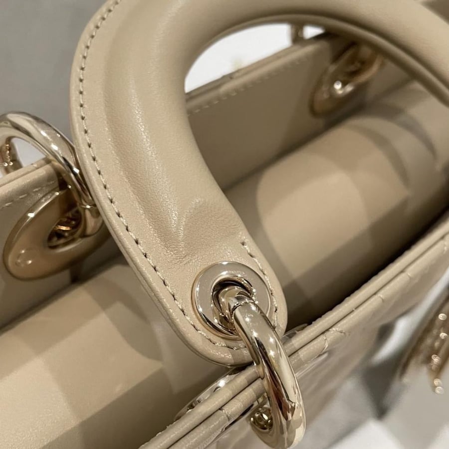 Dior small beige bag, size 26 cm