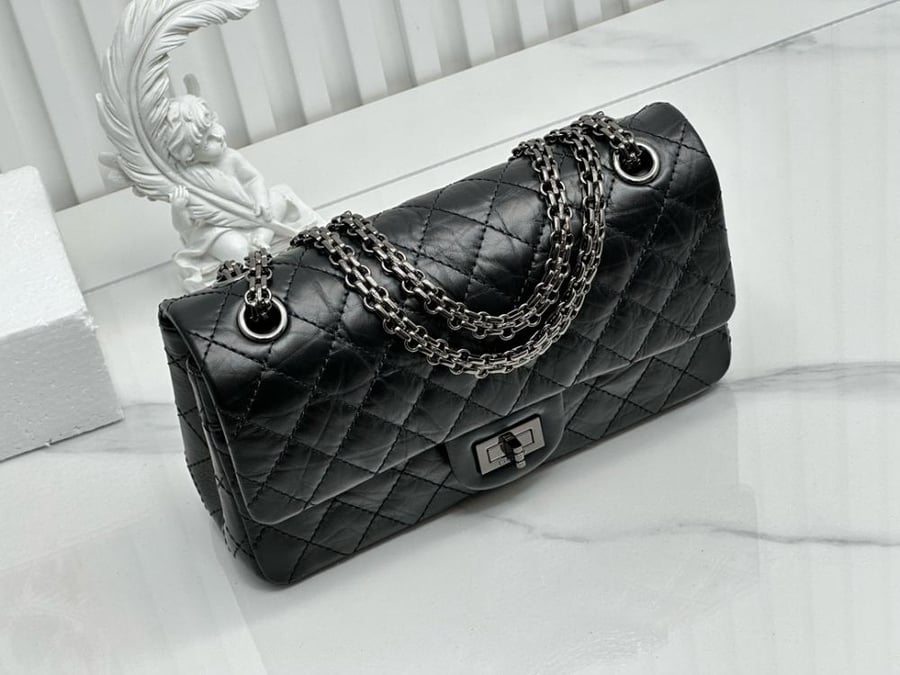 Chanel 2.55 size 20cm