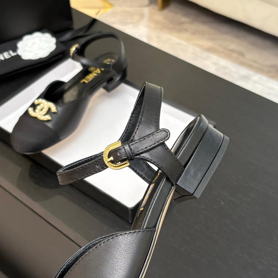 Chanel heel