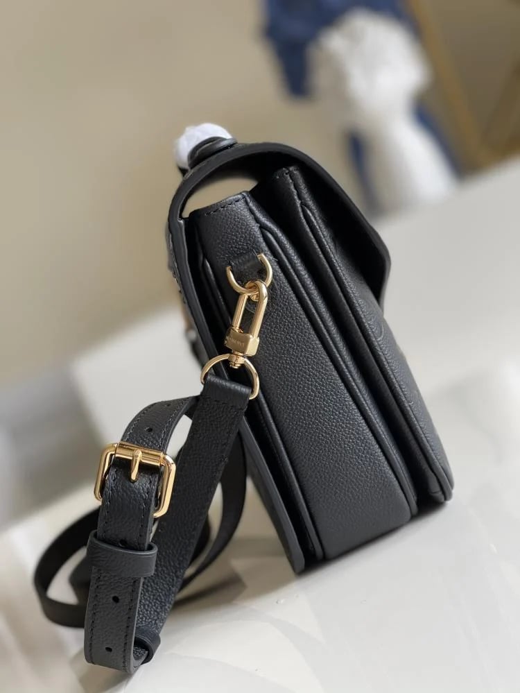 لوي فيتون ‏ Pochette Métis مقاس25cm