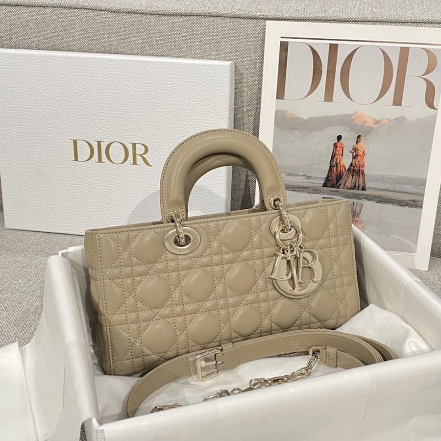 Dior small beige bag, size 26 cm