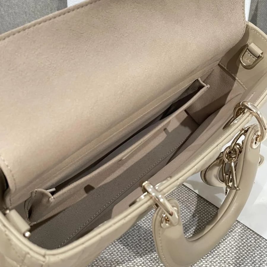 Dior small beige bag, size 26 cm