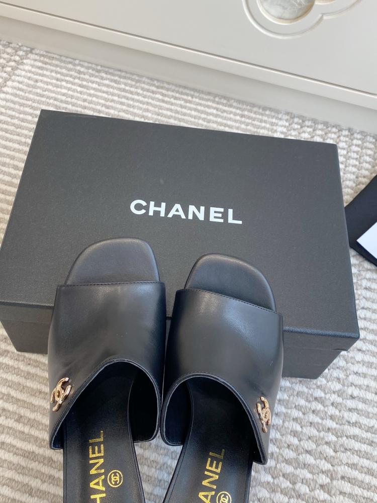 Chanel heel